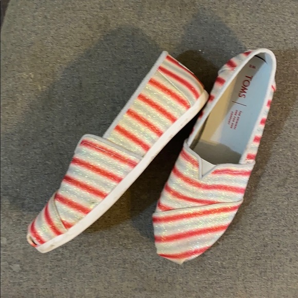 PRICE ⬇️Toms Sparkle Red, Cream and Gray Striped Shoe 8w - Picture 3 of 3